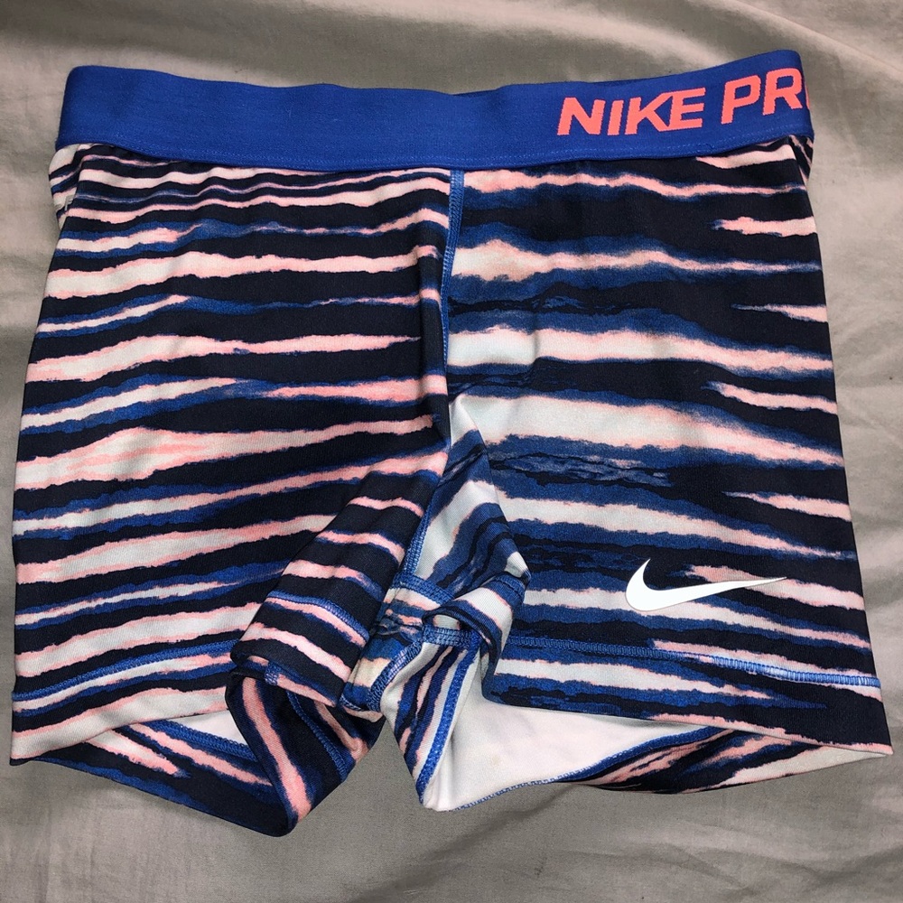 Women’s Nike Pros